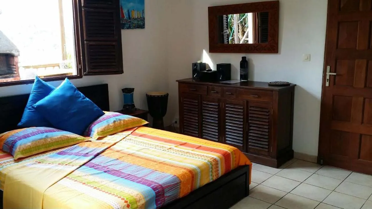 Studio BELO HORIZONTE, Grande terrasse avec vue sur les Pitons Le Robert Appartement