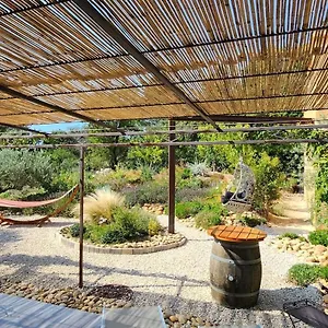 https://a-2-pas-des-vignes-n12.fr-provencehotel.com